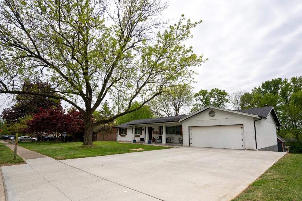 Private Basement Retreat Apartment Saint Charles Exterior photo