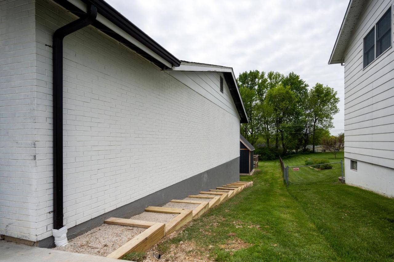 Private Basement Retreat Apartment Saint Charles Exterior photo